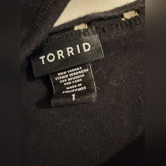 Torrid - Black lace-up gromet tank. Size 1 - Picture 3 of 5